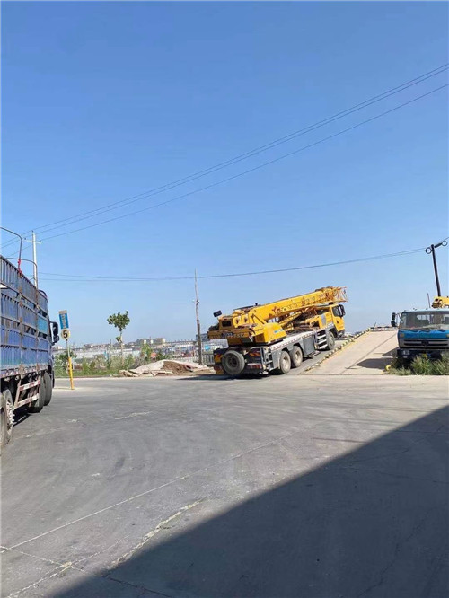 扎赉诺尔区25吨吊车的租赁价格大概是多少？