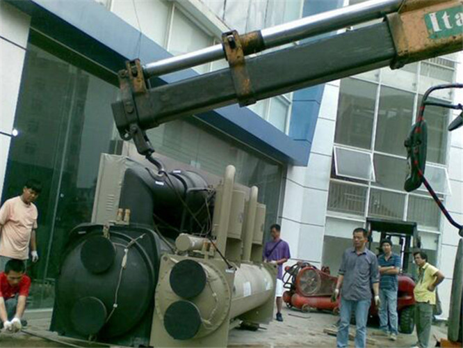 扎赉诺尔区随车吊和汽车吊的核心区别是什么？哪种更省钱？